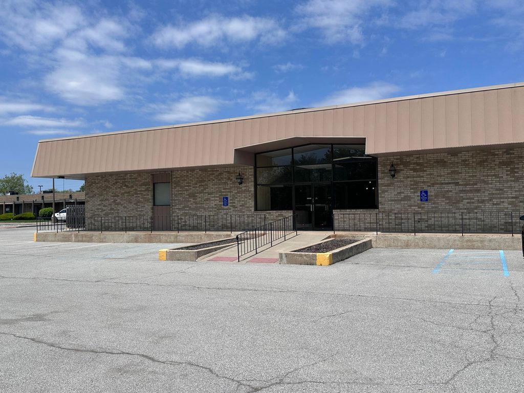 Photo of 1650 W 45th Street #2 D E, Munster, IN 46321 (MLS # 839232)