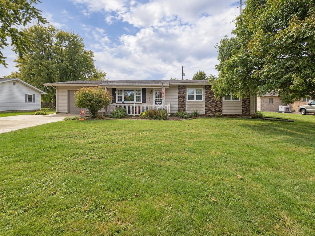 Photo of 517 E Violet Drive, Francesville, IN 47946 (MLS # 845527)