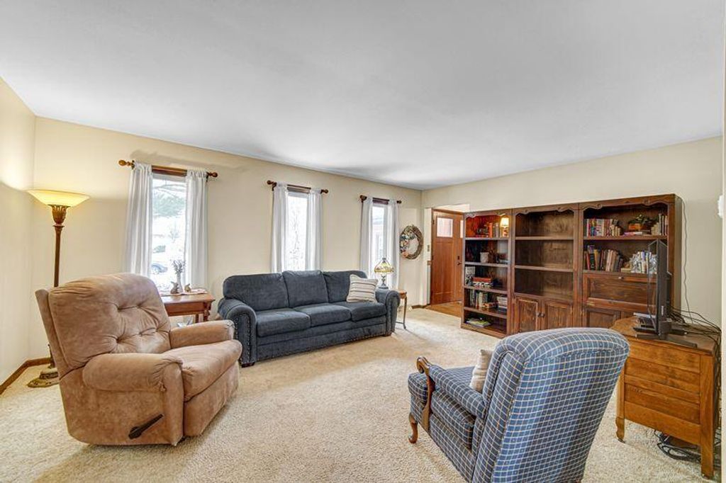 Photo of 9143 Southmoor Avenue, Highland, IN 46322 (MLS # 835603)