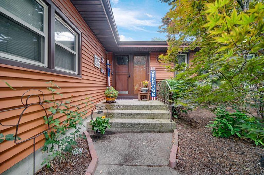 Photo of 9143 Southmoor Avenue, Highland, IN 46322 (MLS # 835603)