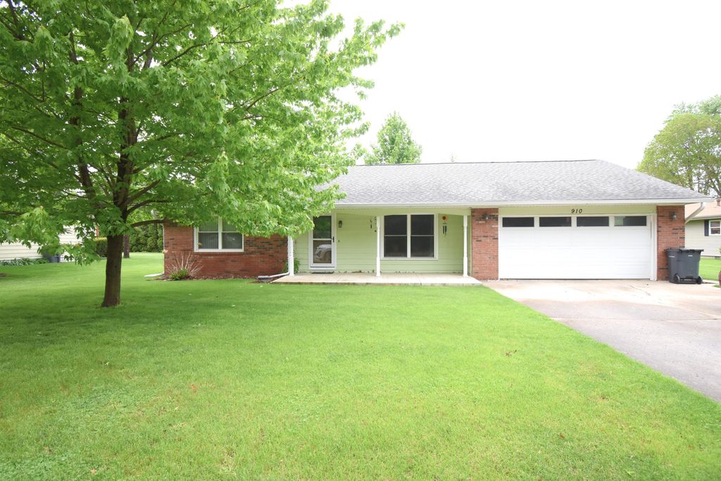 Photo of 910 E Stewart Drive, Rensselaer, IN 47978 (MLS # 837878)