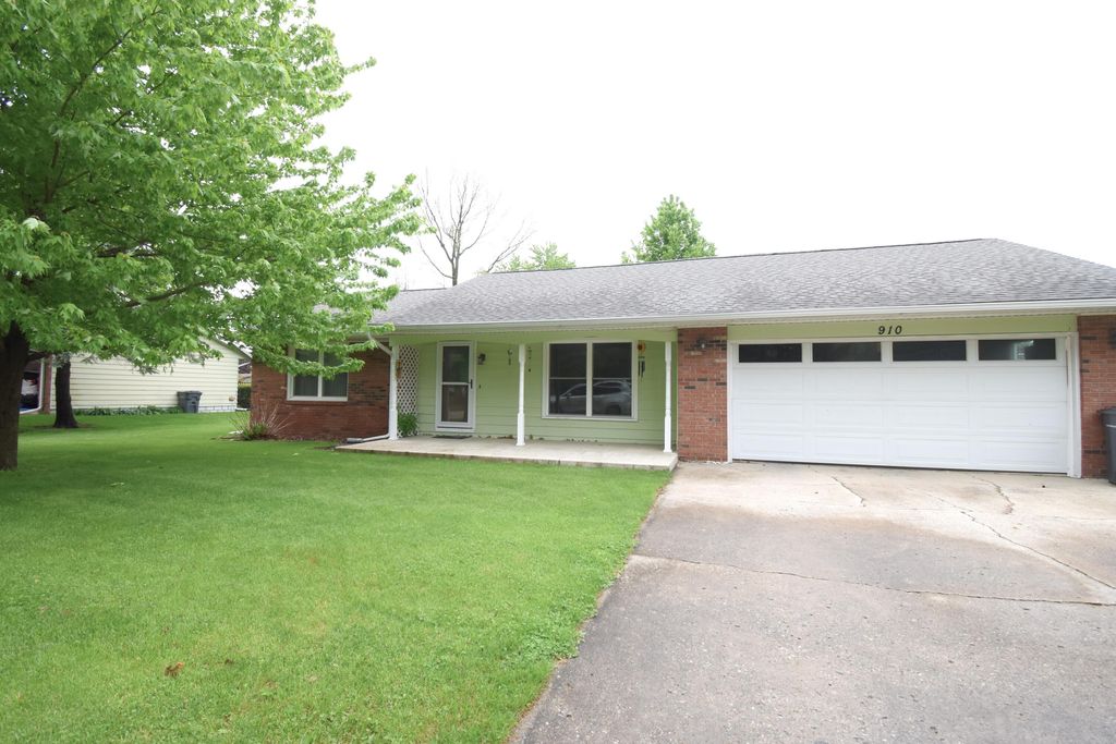 Photo of 910 E Stewart Drive, Rensselaer, IN 47978 (MLS # 837878)