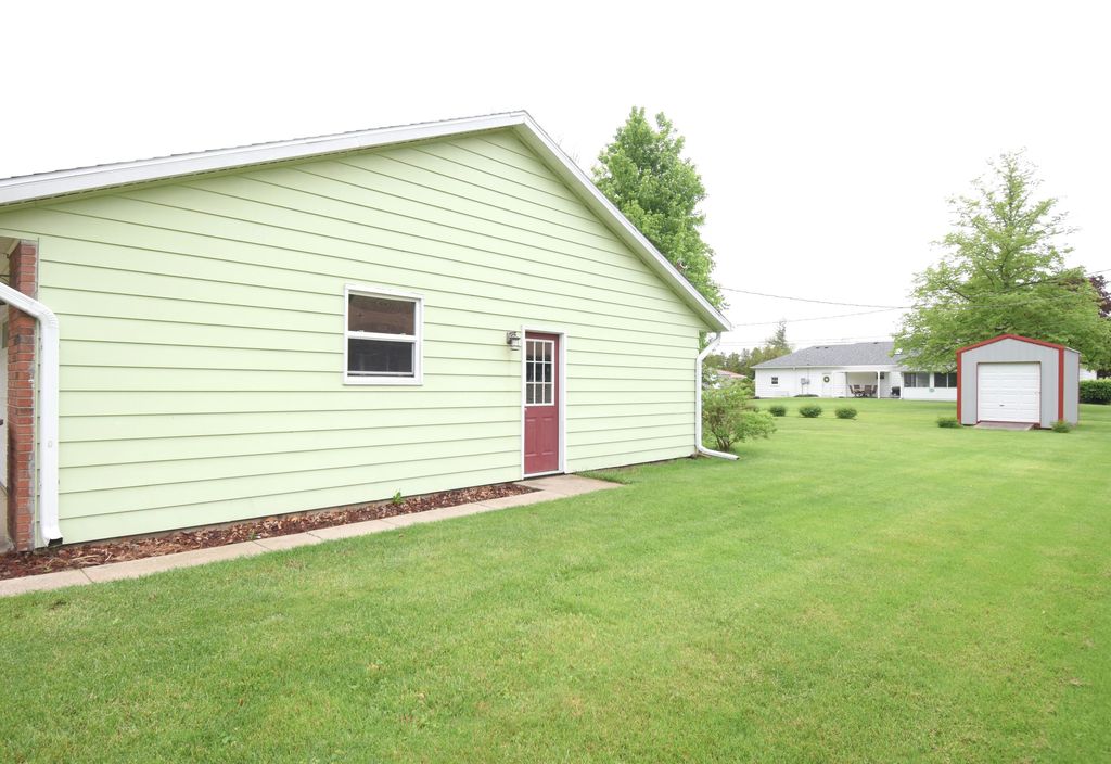 Photo of 910 E Stewart Drive, Rensselaer, IN 47978 (MLS # 837878)