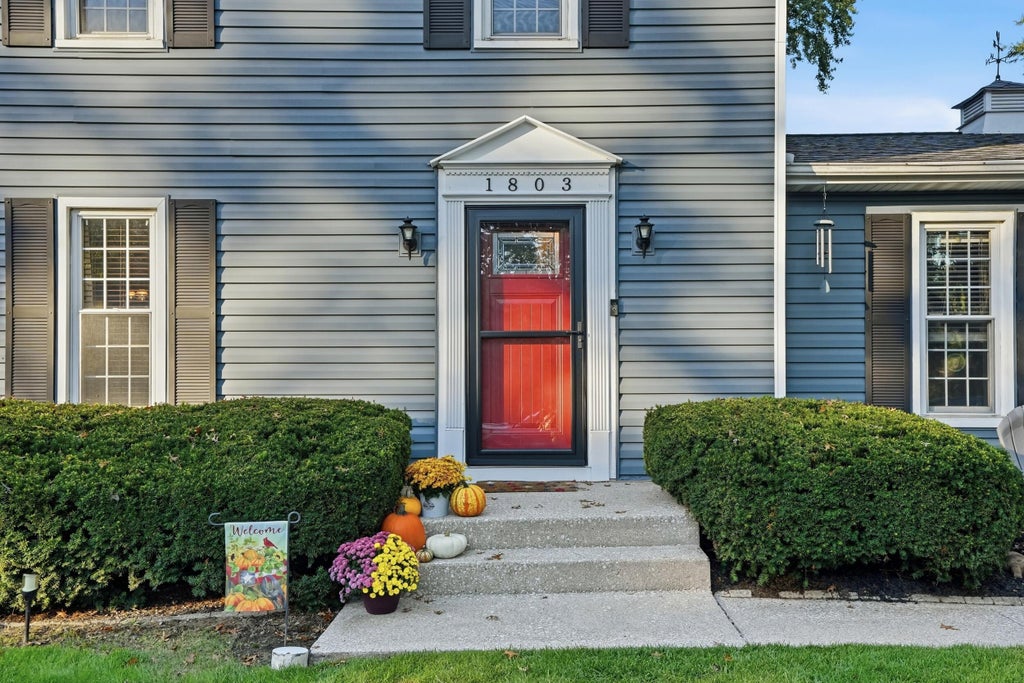 Photo of 1803 Mccord Road, Valparaiso, IN 46383 (MLS # 846422)