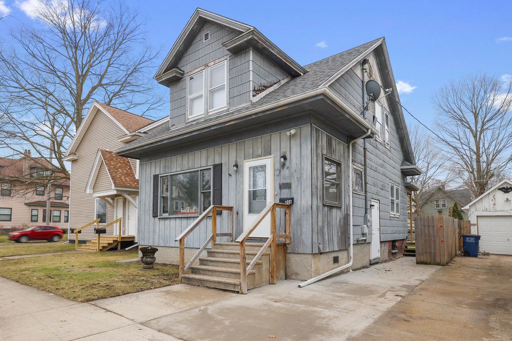 Photo of 204 Jefferson Avenue, La Porte, IN 46350 (MLS # 834980)