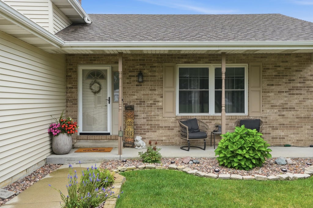 Photo of 12329 Tippecanoe Place, Crown Point, IN 46307 (MLS # 843416)