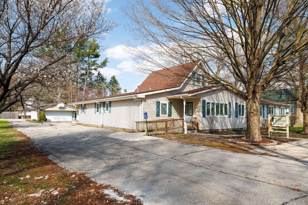 Photo of 310 E Lincoln Street, Kentland, IN 47951 (MLS # 836926)