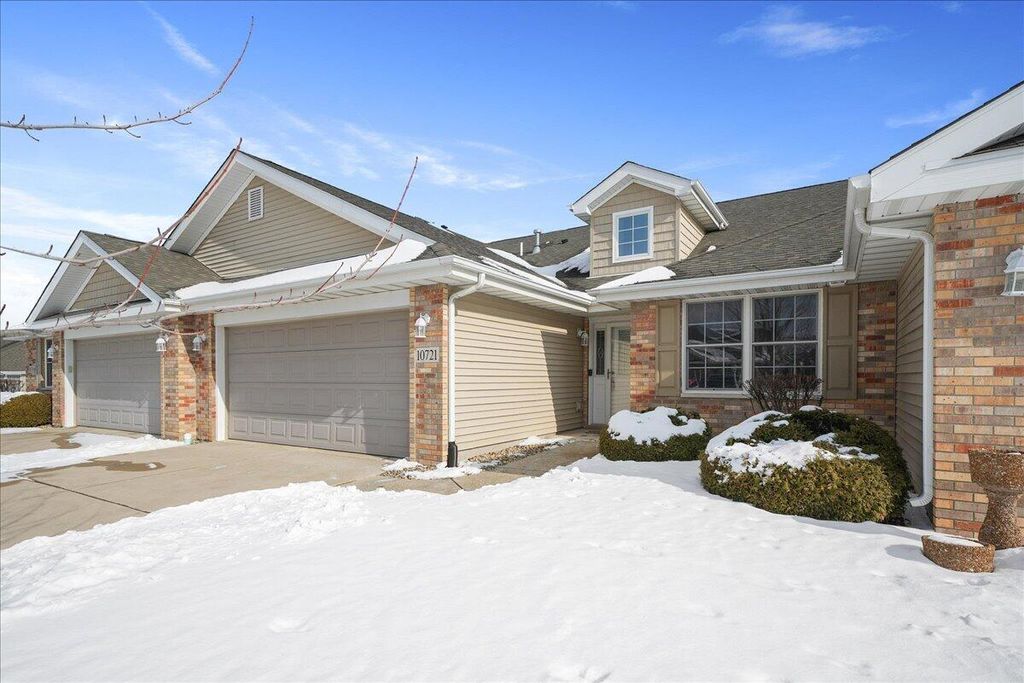 Photo of 10721 Maple Lane, Saint John, IN 46373 (MLS # 833590)