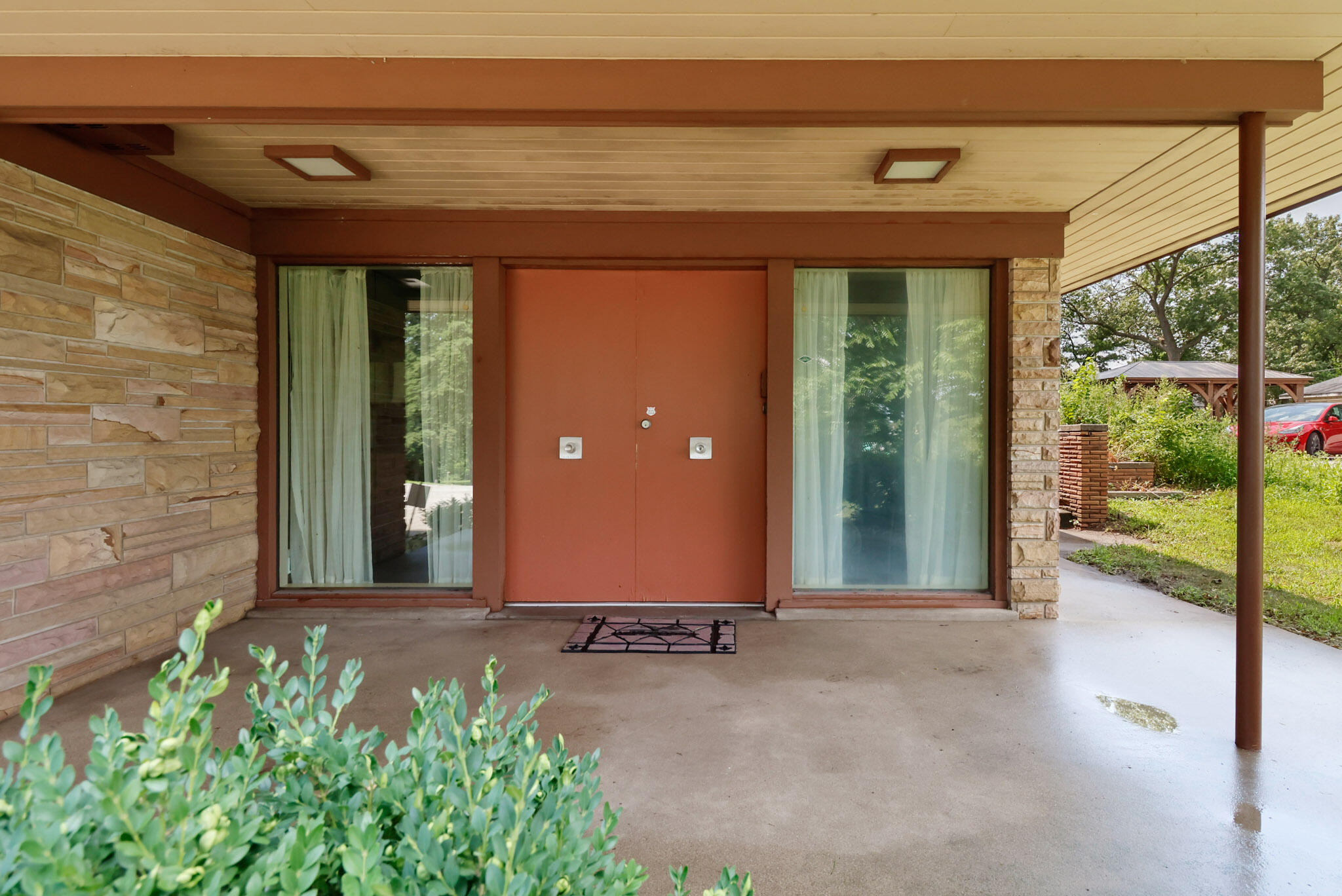1429 W Lincoln Highway