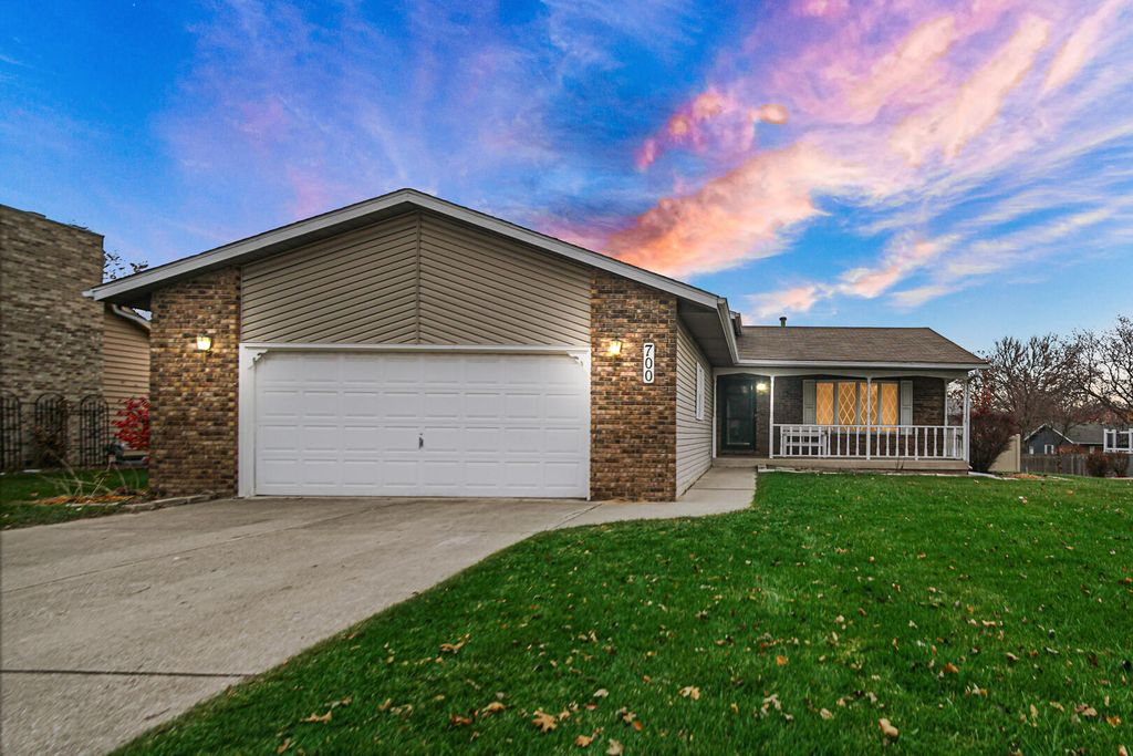 Photo of 700 Meadow Lane, Crown Point, IN 46307 (MLS # 831222)