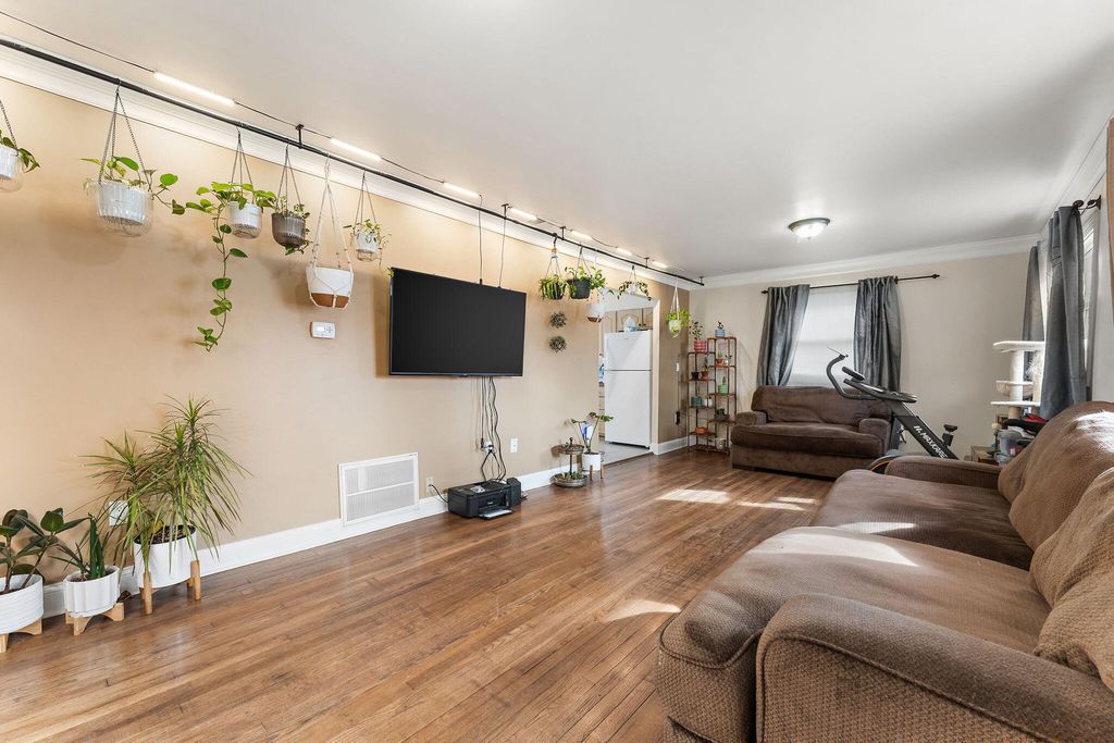 Photo of 324 Maple Street, Crown Point, IN 46307 (MLS # 834475)