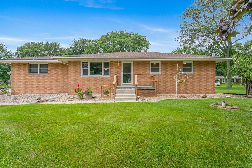 Photo of 8912 Edison Street, Crown Point, IN 46307 (MLS # 843599)