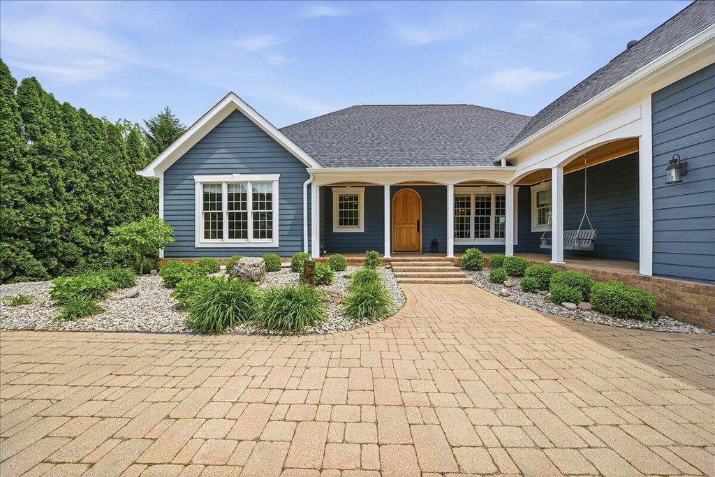 Photo of 502 Stoney Ridge Court, Valparaiso, IN 46385 (MLS # 839678)