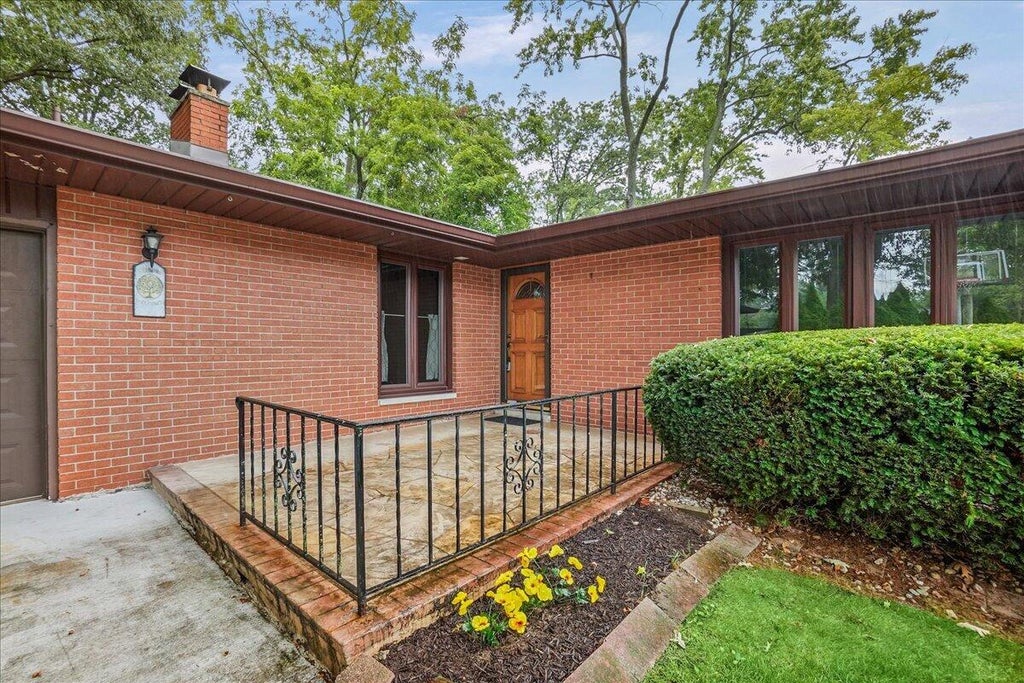 Photo of 1805 Clover Lane, Valparaiso, IN 46385 (MLS # 845086)