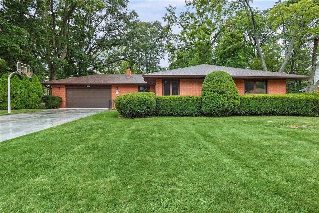 Photo of 1805 Clover Lane, Valparaiso, IN 46385 (MLS # 845086)