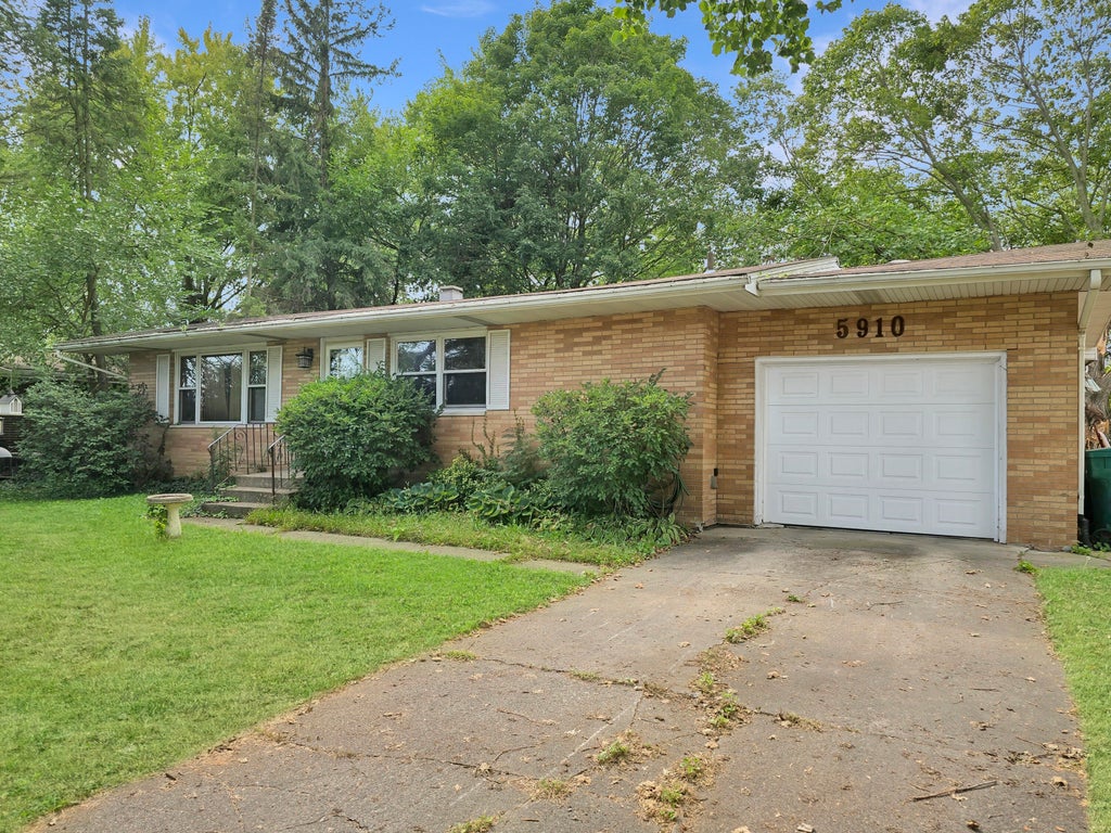 Photo of 5910 Mckinley Street, Merrillville, IN 46410 (MLS # 844700)