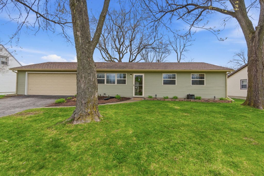 Photo of 621 Old Forge Road, Valparaiso, IN 46385 (MLS # 836886)