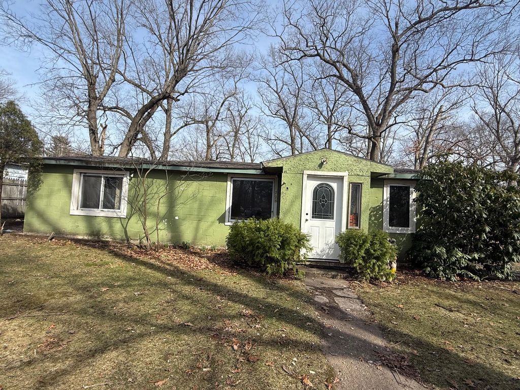 Photo of 725 Minnie Street, Michigan City, IN 46360 (MLS # 836546)