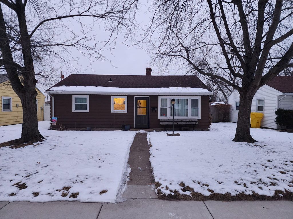 Photo of 614 W Elm Street, Griffith, IN 46319 (MLS # 833885)