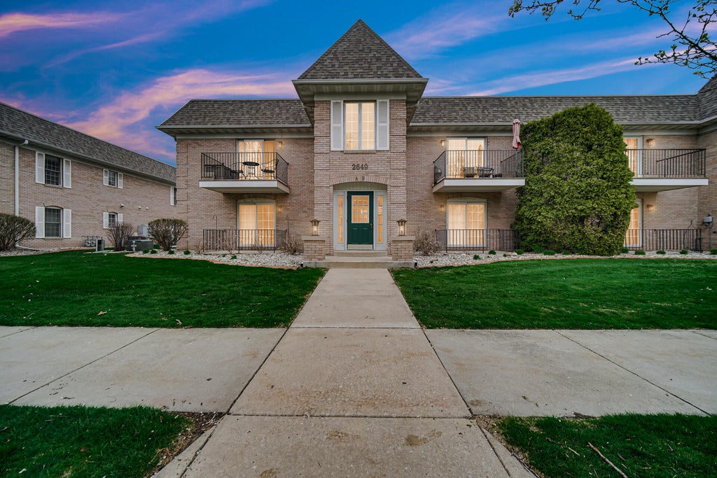 Photo of 2649 Georgetowne Dr #B2, Highland, IN 46322 (MLS # 846791)