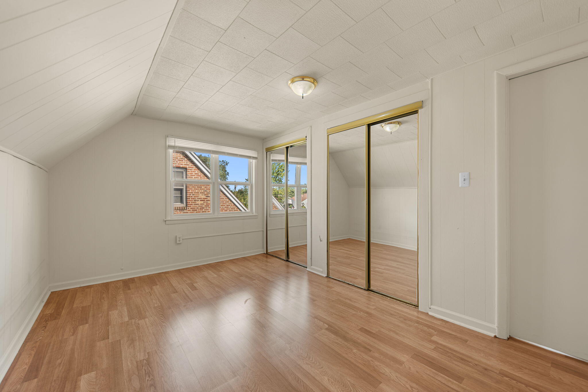 Hammond, Indiana 46324, United States, 3 Bedrooms Bedrooms, ,2 BathroomsBathrooms,Residential,Active,221311