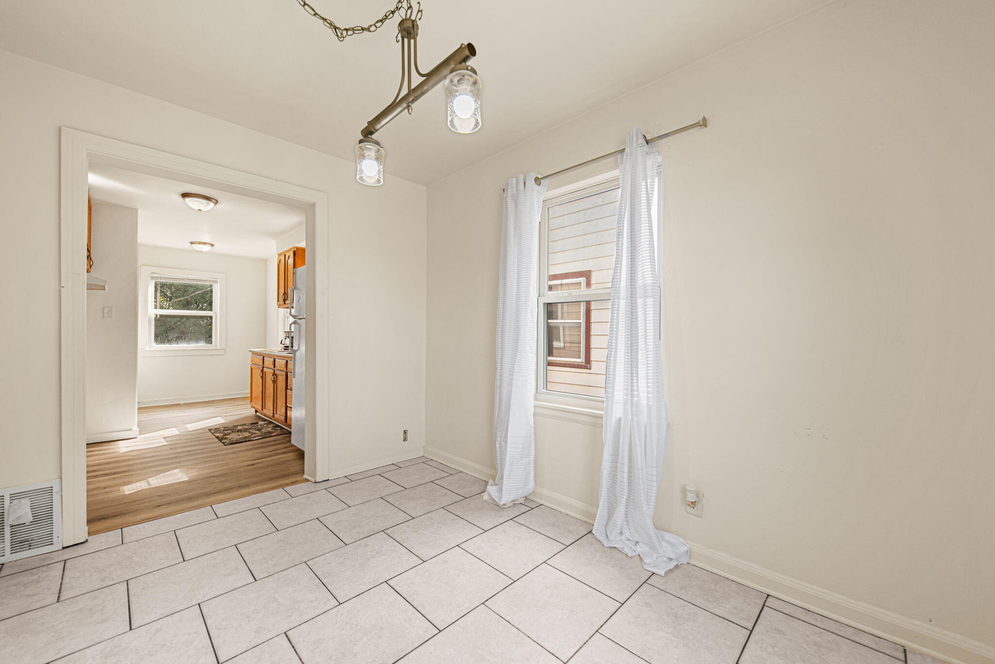 Hammond, Indiana 46324, United States, 3 Bedrooms Bedrooms, ,2 BathroomsBathrooms,Residential,Active,221311