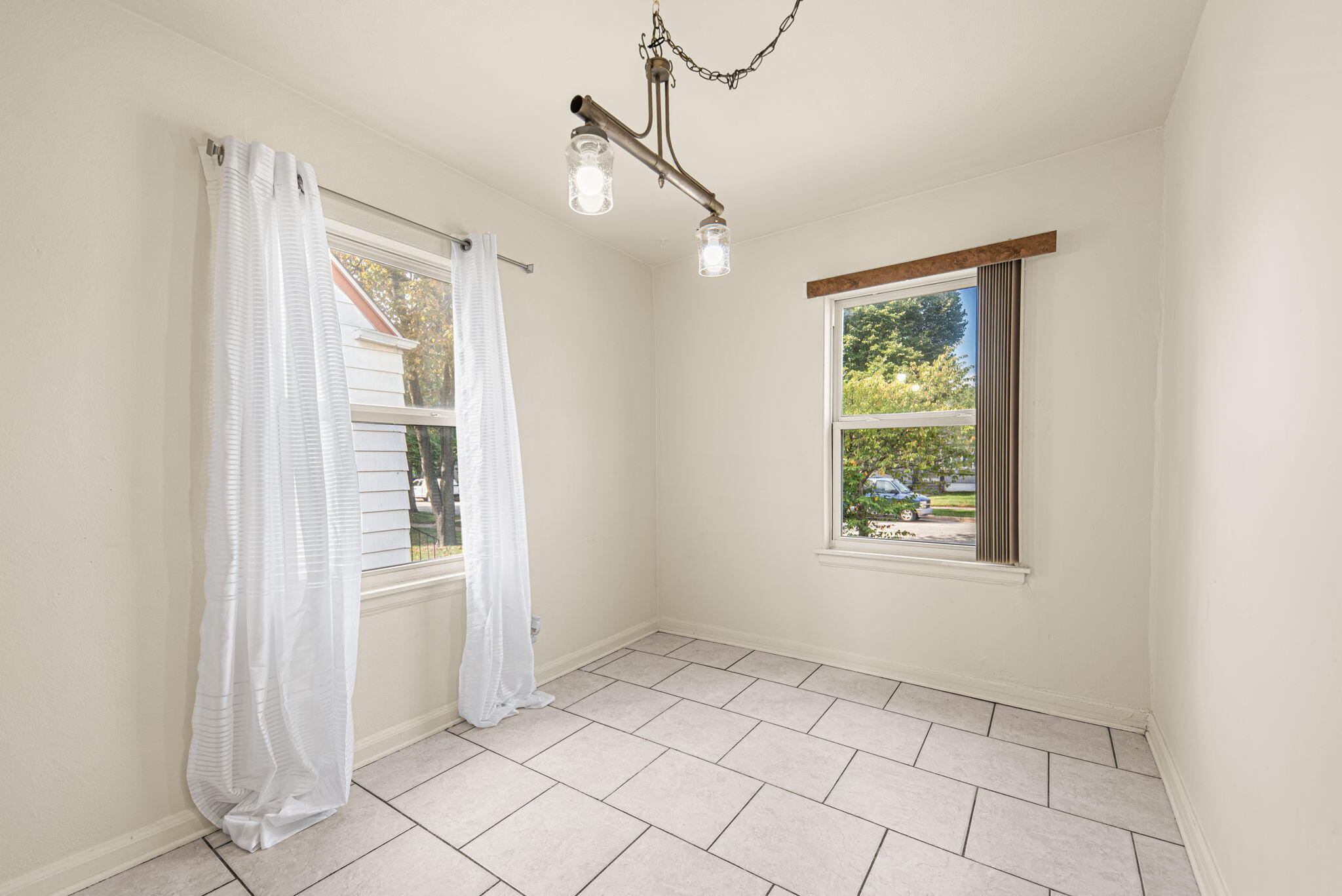 Hammond, Indiana 46324, United States, 3 Bedrooms Bedrooms, ,2 BathroomsBathrooms,Residential,Active,221311