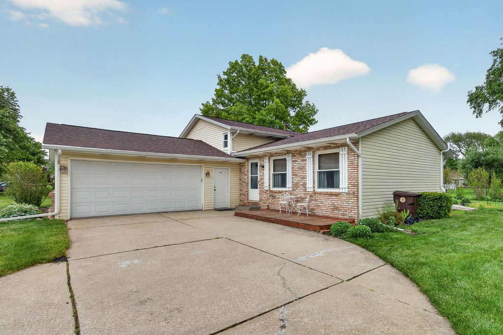 Photo of 340 Independence Drive, Valparaiso, IN 46383 (MLS # 839111)