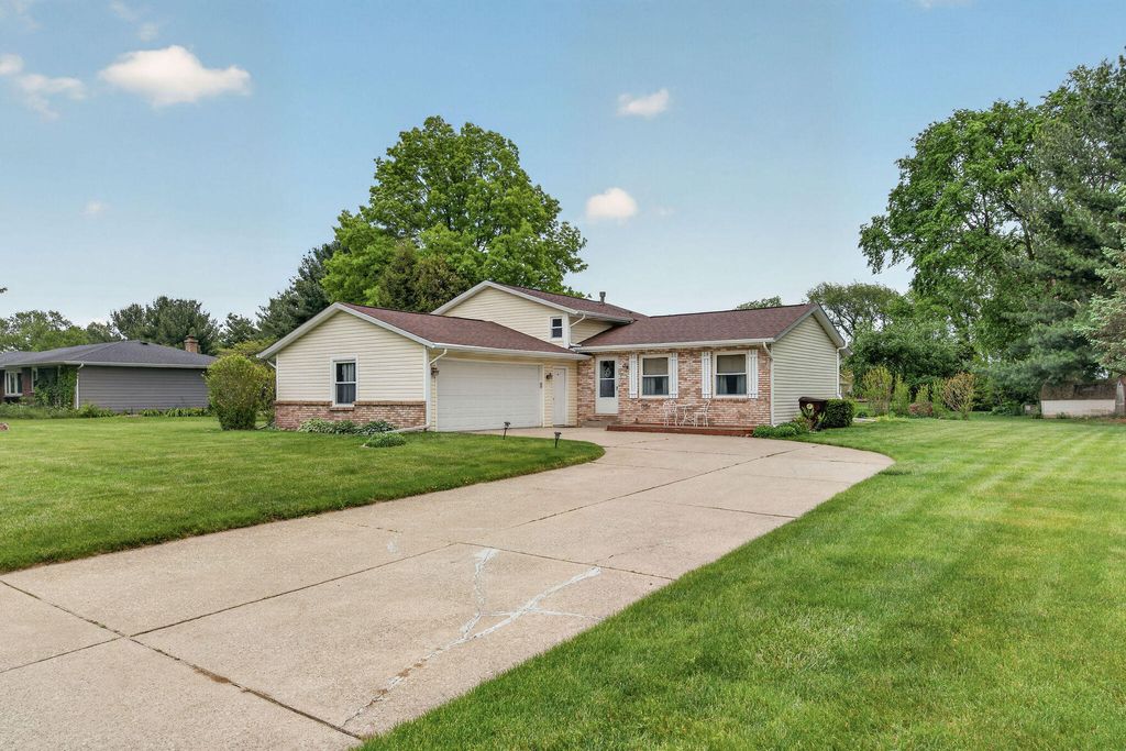 Photo of 340 Independence Drive, Valparaiso, IN 46383 (MLS # 839111)
