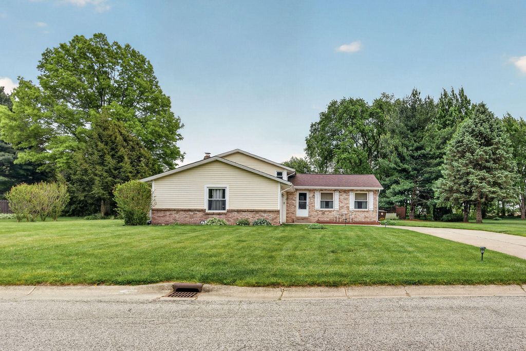 Photo of 340 Independence Drive, Valparaiso, IN 46383 (MLS # 839111)