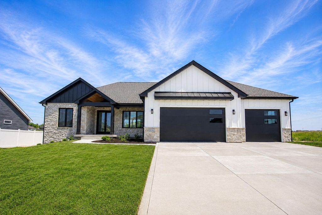 Photo of 10161 Springlake Road, Saint John, IN 46373 (MLS # 840250)