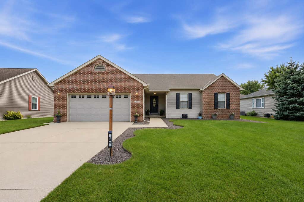 Photo of 505 17th Street SE, DeMotte, IN 46310 (MLS # 841982)