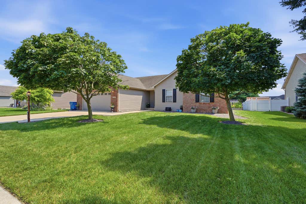 Photo of 505 17th Street SE, DeMotte, IN 46310 (MLS # 841982)