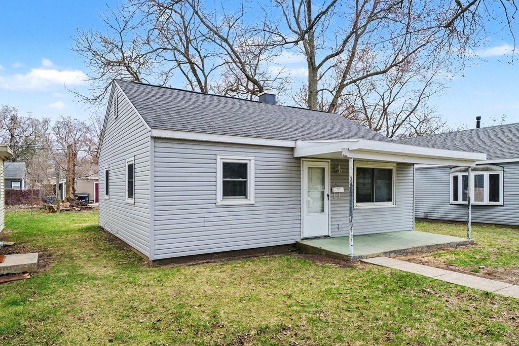 Photo of 613 N Ashland Avenue, Michigan City, IN 46360 (MLS # 835449)