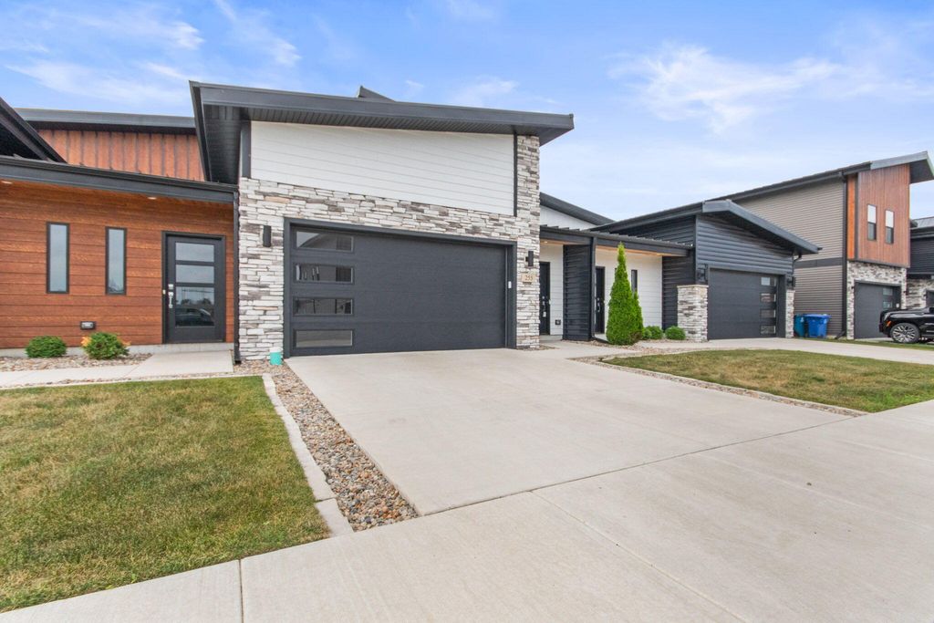 Photo of 255 Nomo Place, Crown Point, IN 46307 (MLS # 832137)