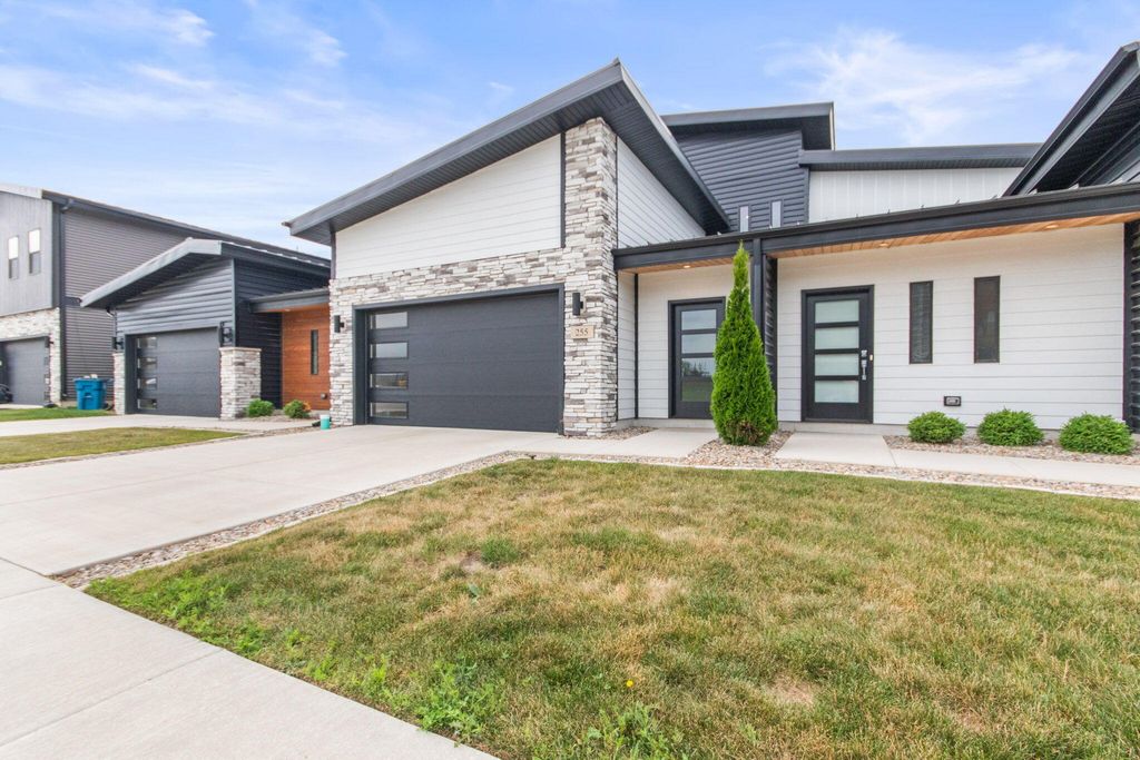 Photo of 255 Nomo Place, Crown Point, IN 46307 (MLS # 832137)