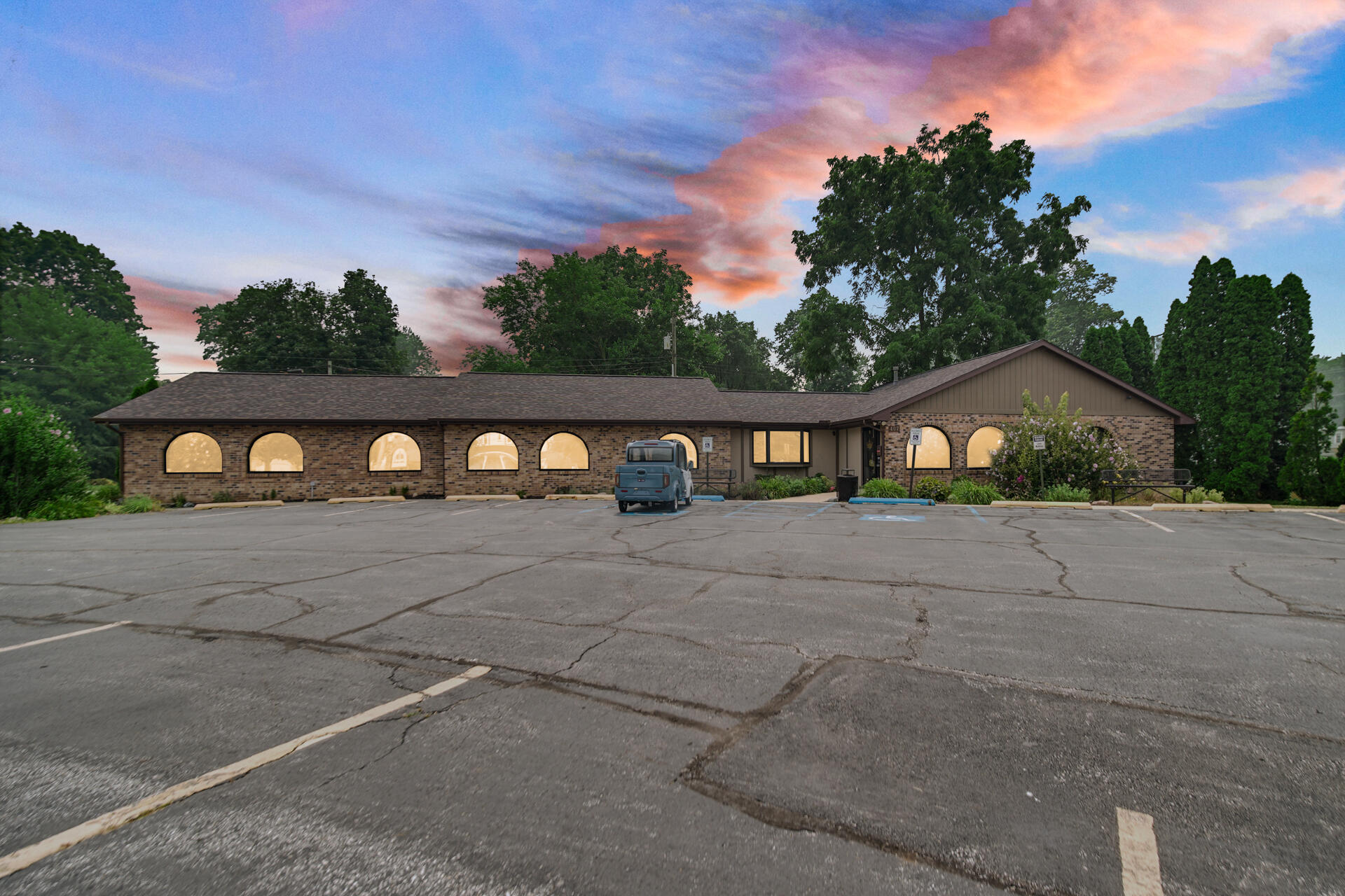 Photo 1 of 25 — 407 W Indiana Avenue, Chesterton, IN 46304