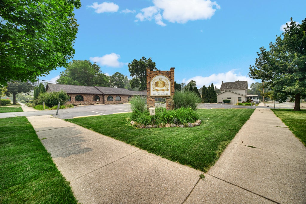 Photo of 407 W Indiana Avenue, Chesterton, IN 46304 (MLS # 842493)
