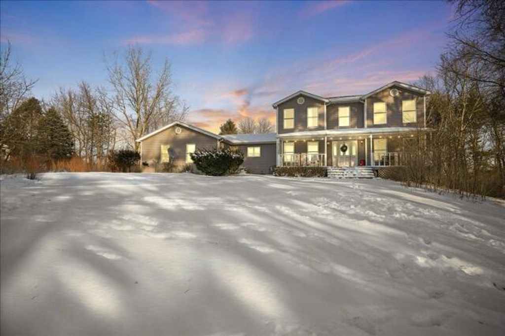 Photo of 11 N 675 W, Valparaiso, IN 46385 (MLS # 833574)