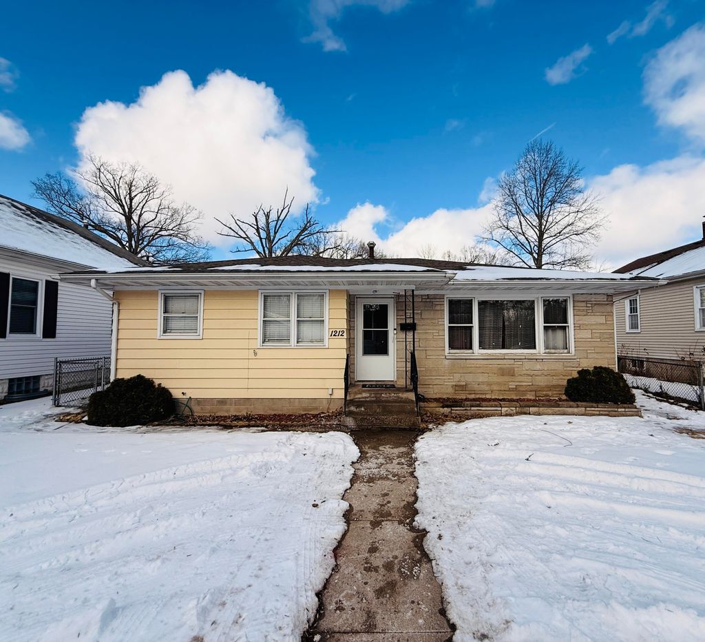 Photo of 1212 Devonshire Street, Hobart, IN 46342 (MLS # 833755)