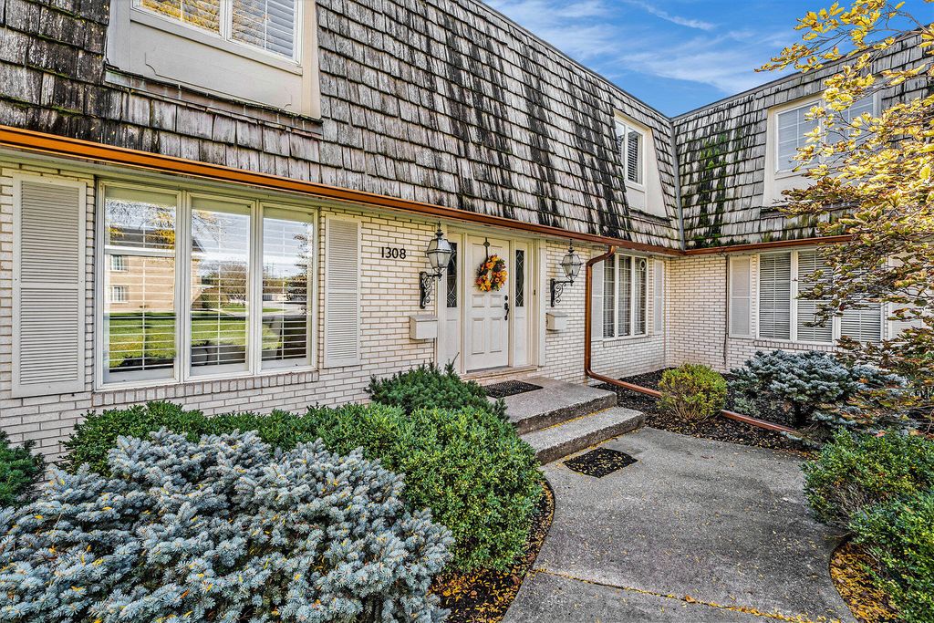 Photo of 1308 Camellia Drive, Munster, IN 46321 (MLS # 829576)