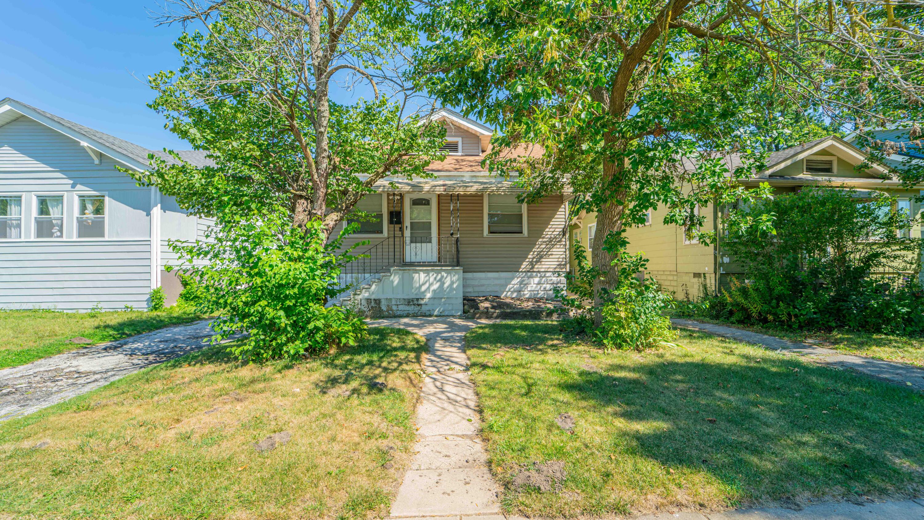 View Hammond, IN 46324 house