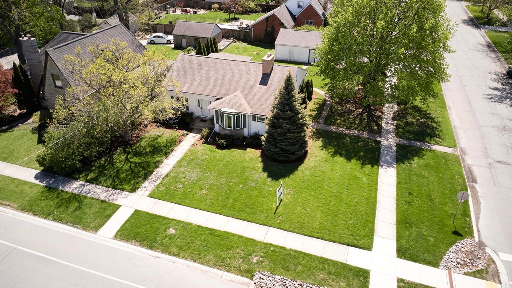 Photo of 108 Beverly Place, Munster, IN 46321 (MLS # 839023)