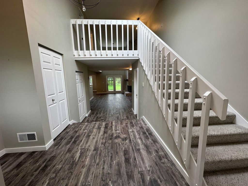 Photo of 212 Holly Lane, Schererville, IN 46375 (MLS # 837601)