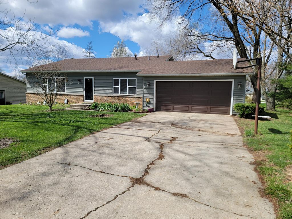 Photo of 601 Gatewood Drive, Lowell, IN 46356 (MLS # 836832)