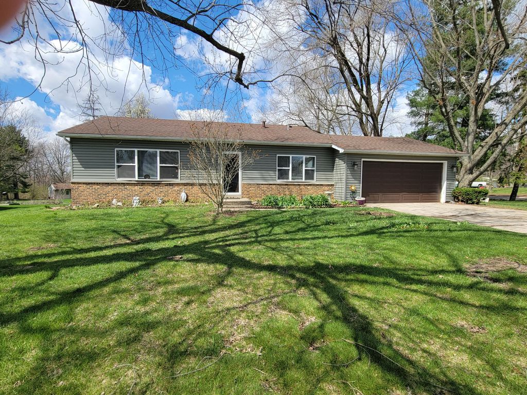 Photo of 601 Gatewood Drive, Lowell, IN 46356 (MLS # 836832)