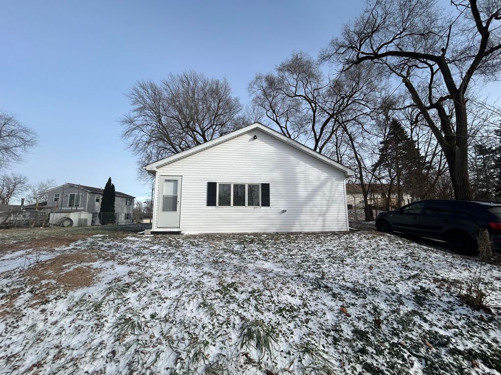 Photo of 15 Kenworthy Street, Valparaiso, IN 46385 (MLS # 833202)