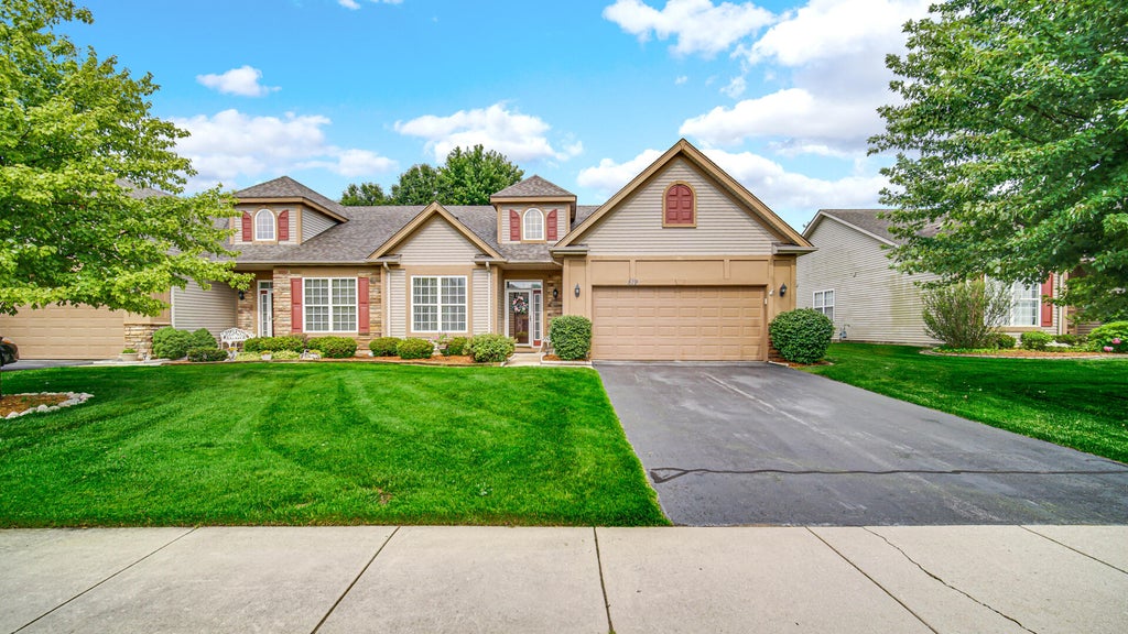 Photo of 819 Manistee Avenue, Schererville, IN 46375 (MLS # 841839)