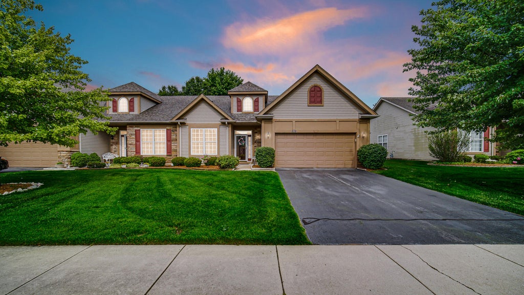 Photo of 819 Manistee Avenue, Schererville, IN 46375 (MLS # 841839)