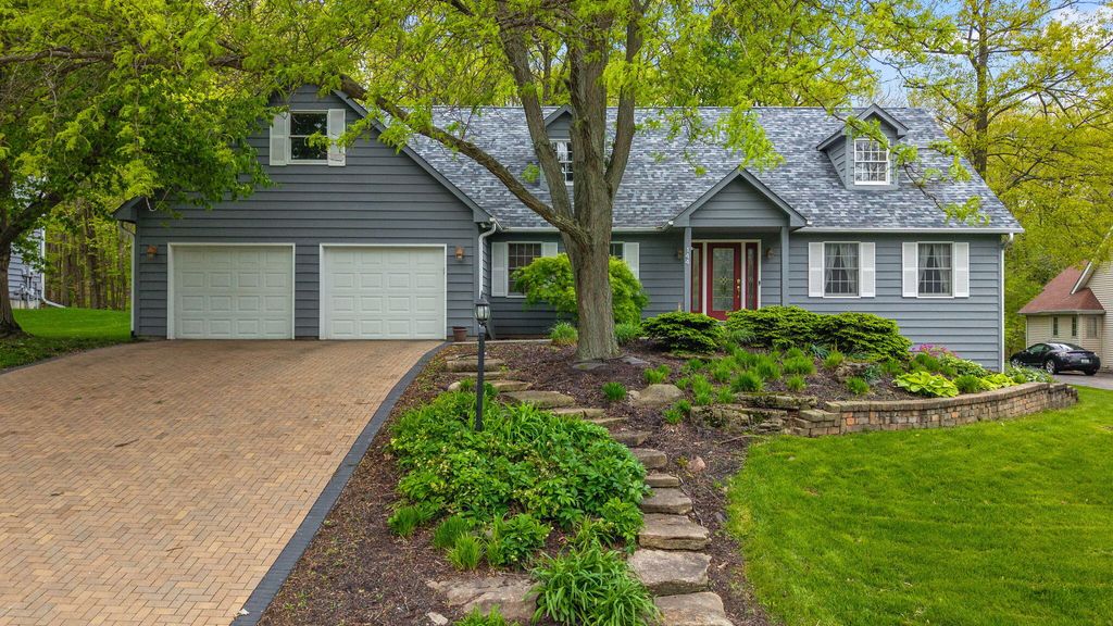 Photo of 144 Westchester Lane, Valparaiso, IN 46385 (MLS # 838708)